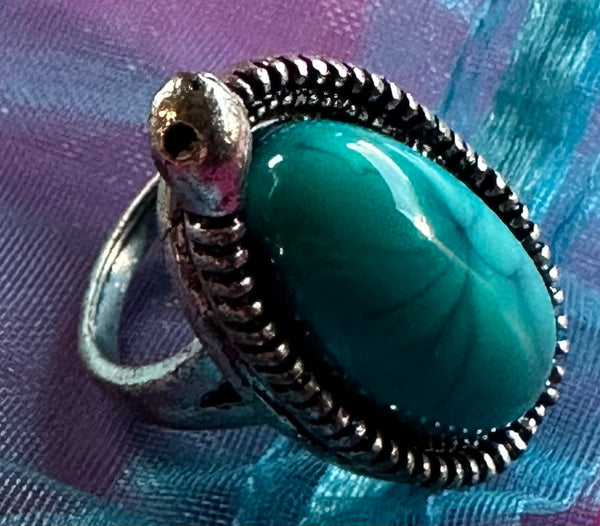 Vintage Silvertone Snake Ring with tirquoise coloured stone. Size 8